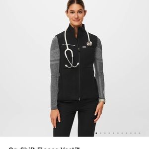 Figs On-Shift Fleece Vest black